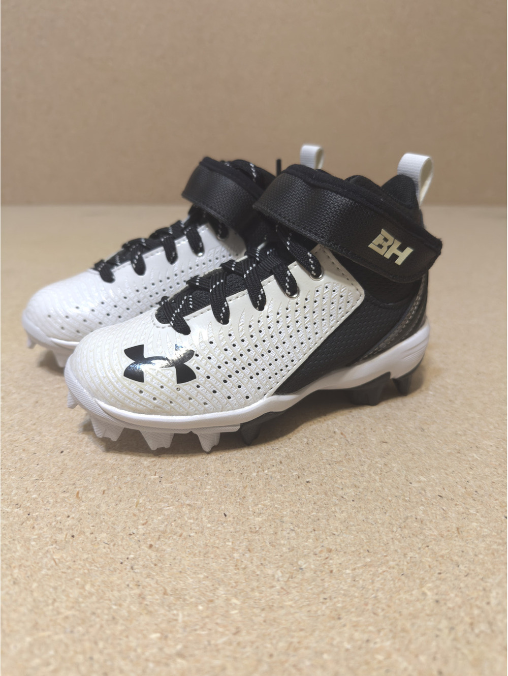 Under Armour Harper 5 Mid RM Jr NEW Baseball Cleats Kids 10K 3023444-101
